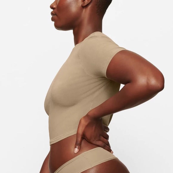 SKIMS Vintage Cropped Tee - Picture 4 of 5